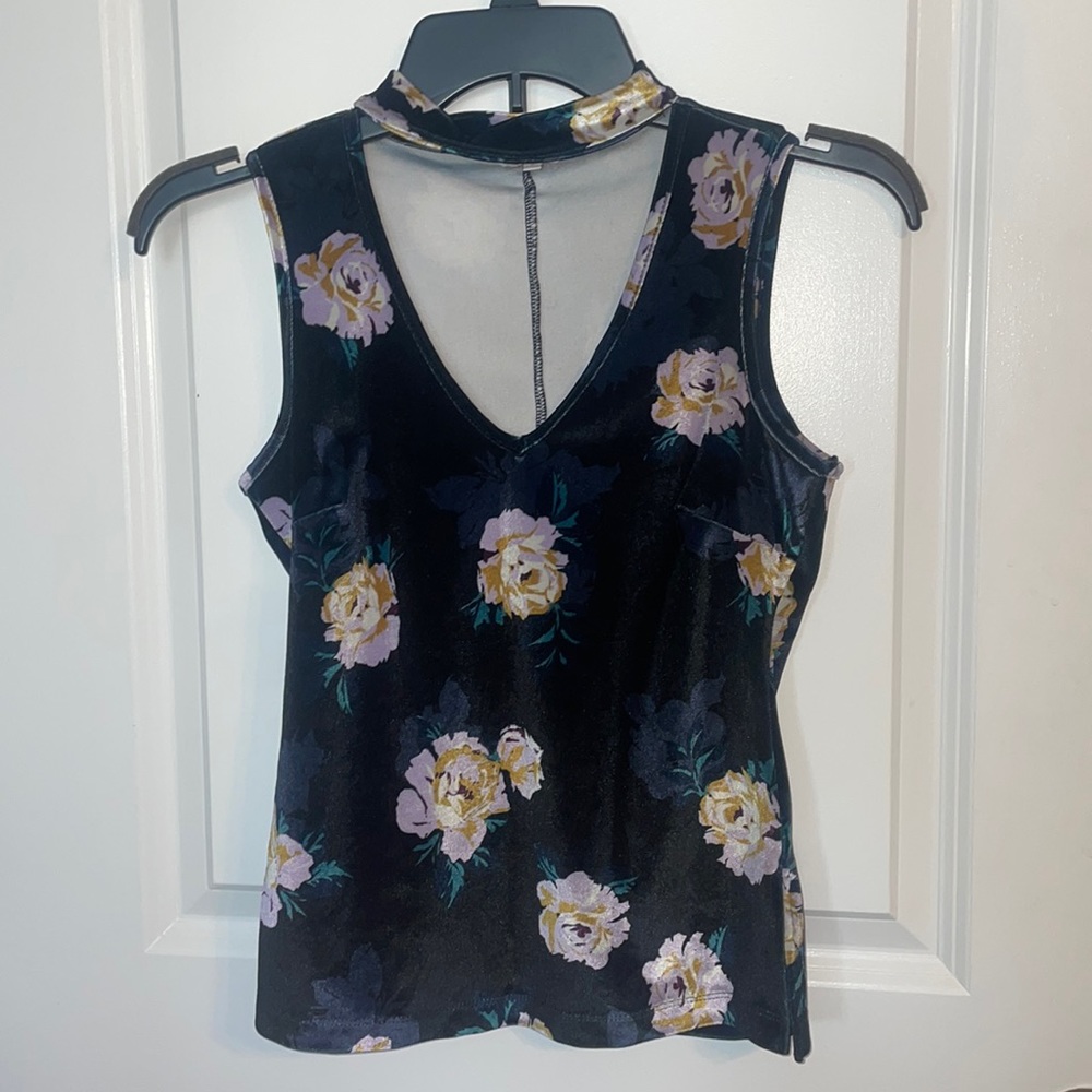 ✨Velvet Floral Top
